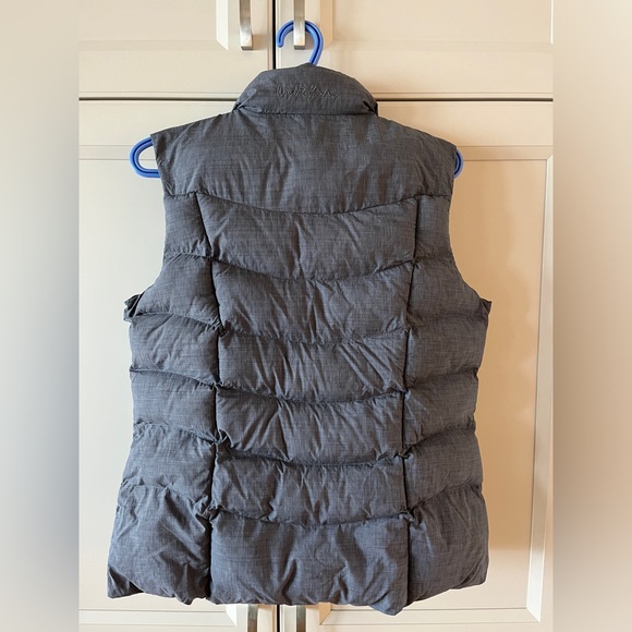 Women’s Grey Puffer Vest - Picture 3 of 6